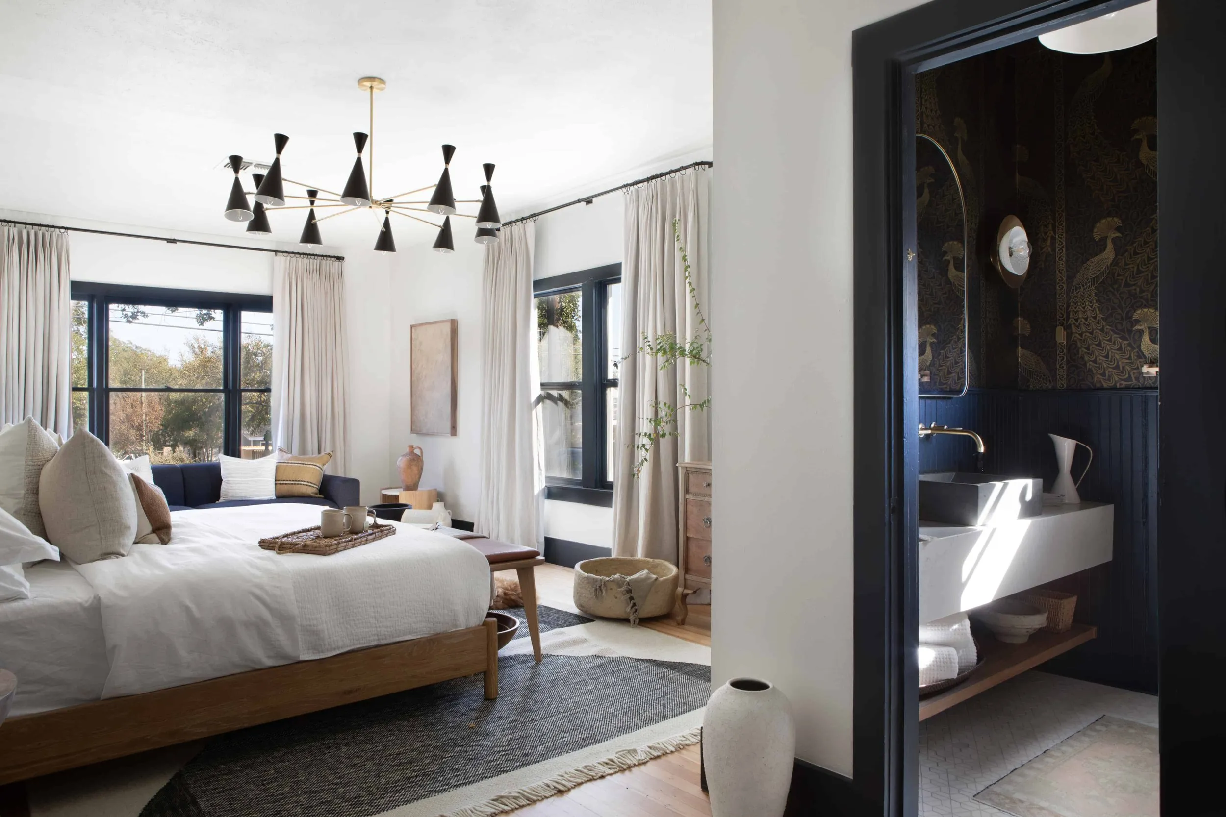 Acogedor cabaña rural en Texas con elementos oscuros en el diseño - Gallery image 26