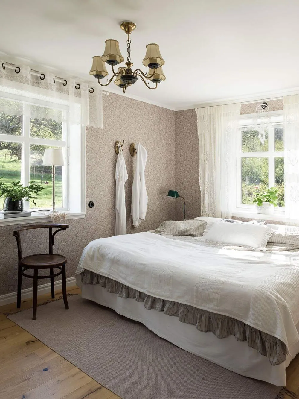 Traditional Swedish Cottage of the 19th Century with Red Facade and Countryside Interior - Gallery image 10