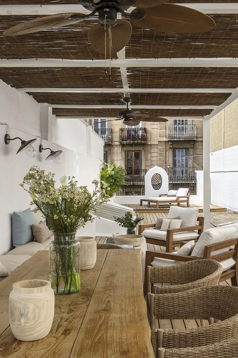 Authentic Spanish apartment in a luxurious modernist house in Barcelona - 11