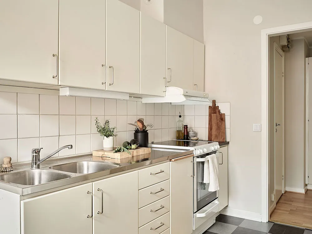 Простий і затишний монохромний інтер'єр у Швеції (59 кв. м) - Gallery image 16