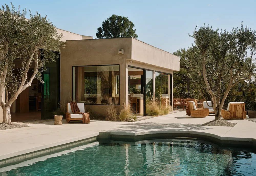 Warm modernes Design einer einstöckigen Villa auf einem Hügel in Kalifornien - Gallery image 2