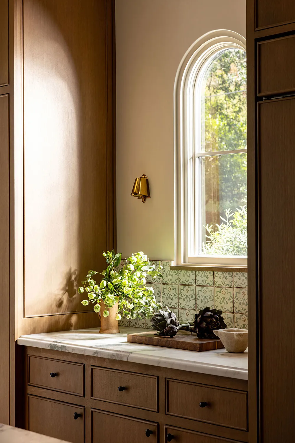 Hermoso y moderno hogar en California, que se disfraza perfectamente de villa colonial - Gallery image 4