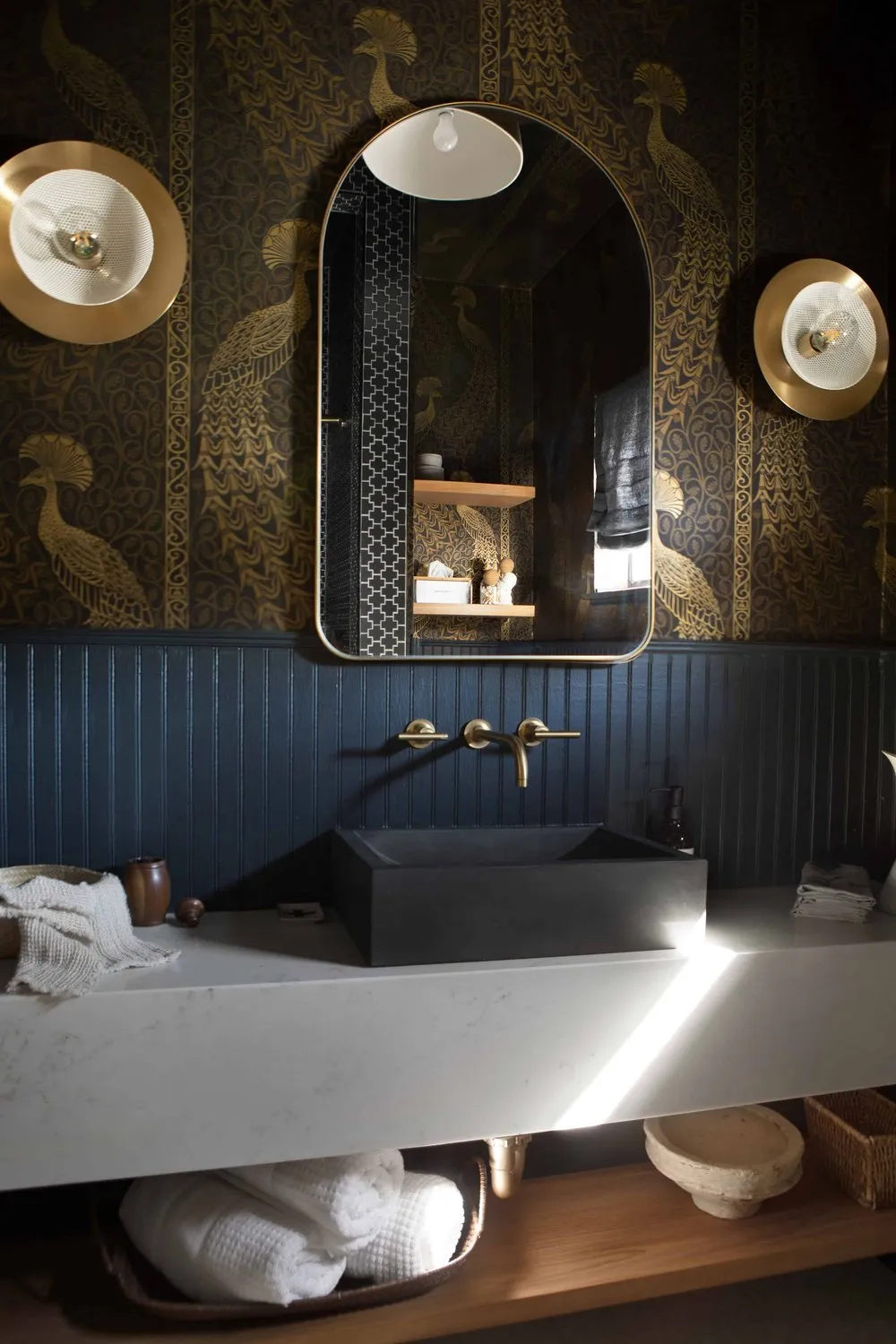 Acogedor cabaña rural en Texas con elementos oscuros en el diseño - Gallery image 10