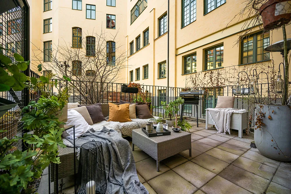 Altos techos y terraza: única vivienda en antiguo edificio de fábrica en Estocolmo - Gallery image 19
