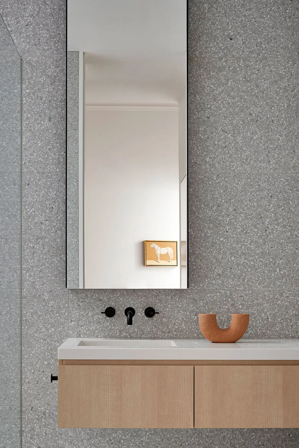 Piedra, madera, ladrillo: un interior moderno acogedor en Melbourne - Gallery image 11