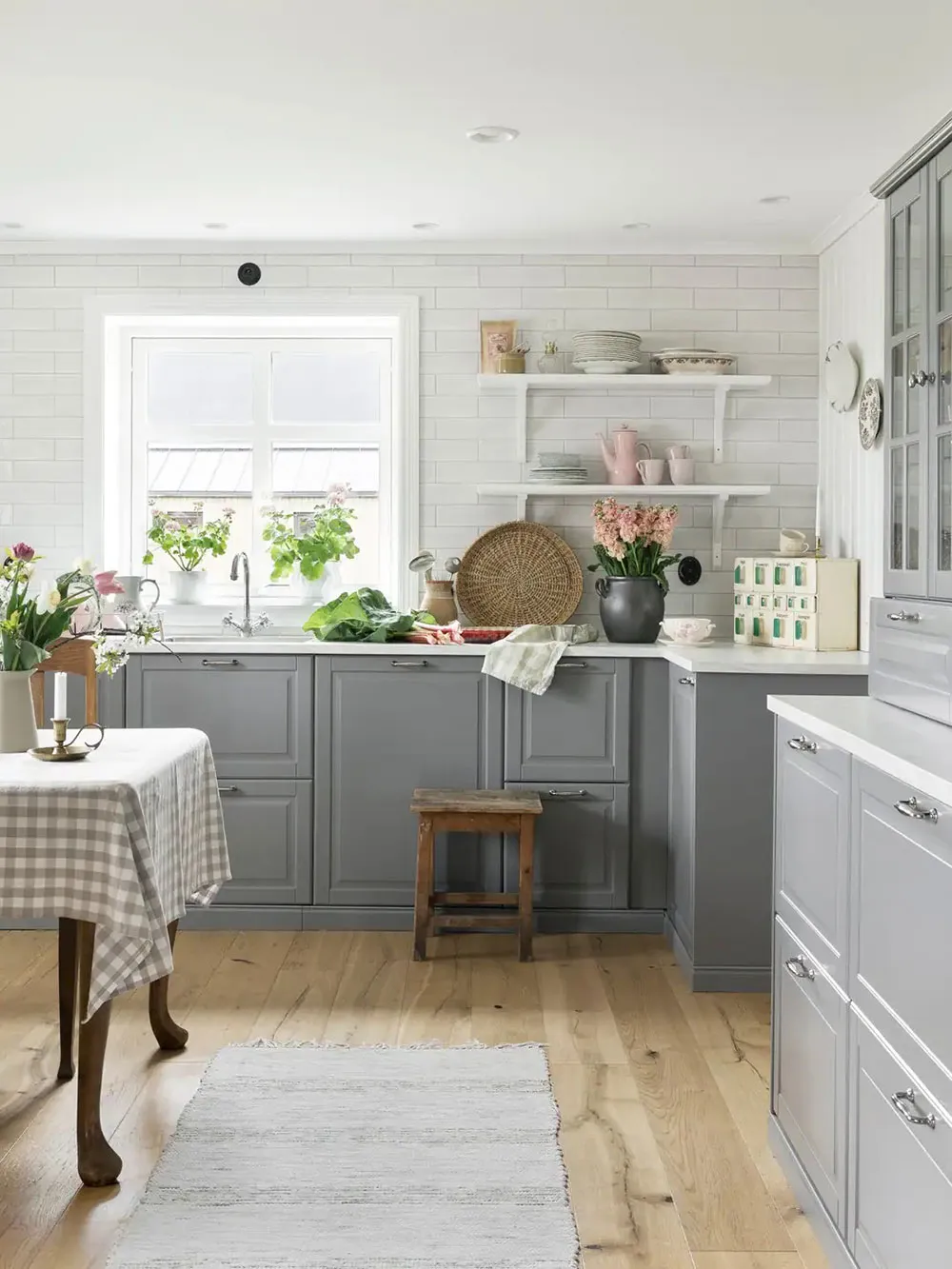 Traditional Swedish Cottage of the 19th Century with Red Facade and Countryside Interior - Gallery image 5