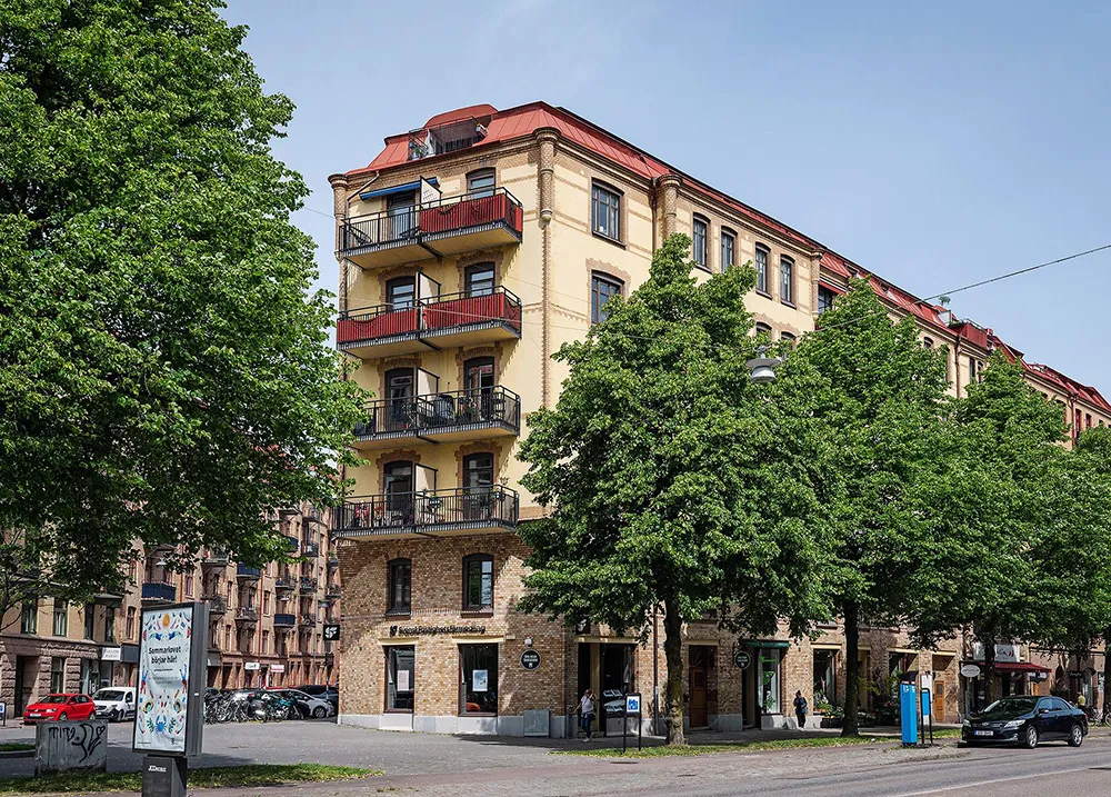 Huile d'olive et autres teintes vertes dans le design d'un appartement suédois (76 m²) - Gallery image 25