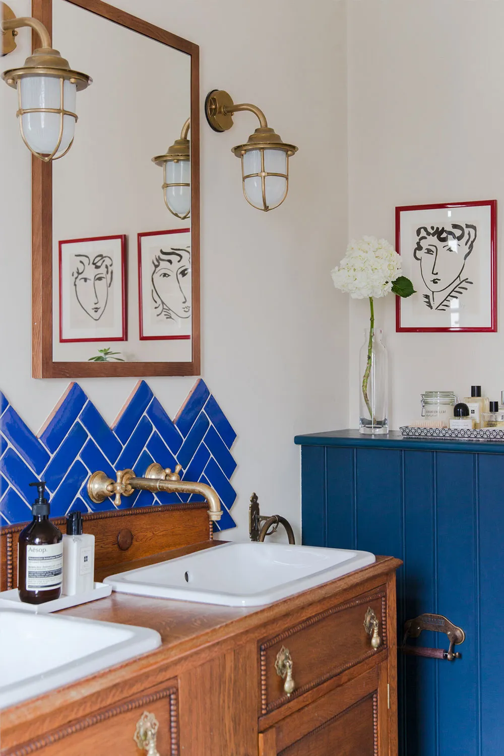 लंदन में सौंदर्यपूर्ण अंग्रेजी क्लासिक, जिसमें हल्के पेस्टल रंगों का उपयोग किया गया है। - Gallery image 24