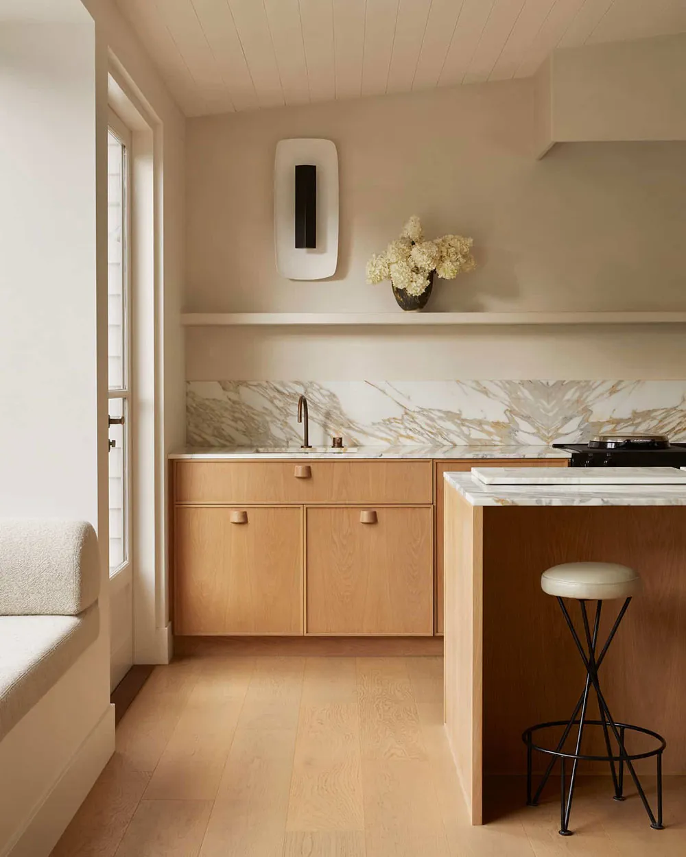 Ligereza y calor en el interior de un cottage de playa diseñado en Melbourne - Gallery image 7