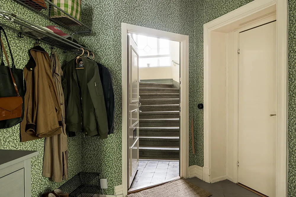 Huile d'olive et autres teintes vertes dans le design d'un appartement suédois (76 m²) - Gallery image 24