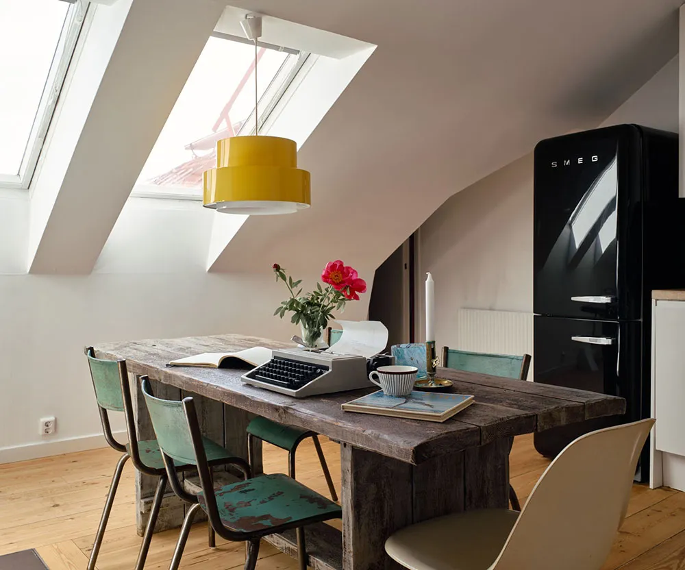 Helle Dachgeschosswohnung in Stockholm mit Schlafzimmer wie in einem Landhaus - Gallery image 10