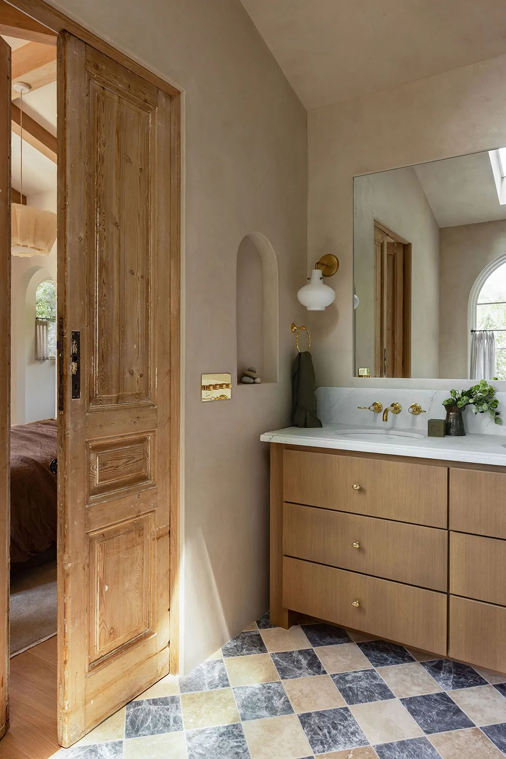 Hermoso y moderno hogar en California, que se disfraza perfectamente de villa colonial - Gallery image 9