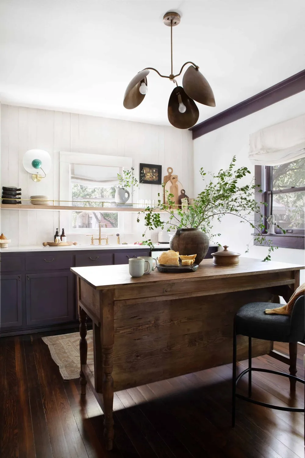 Acogedor cabaña rural en Texas con elementos oscuros en el diseño - Gallery image 21