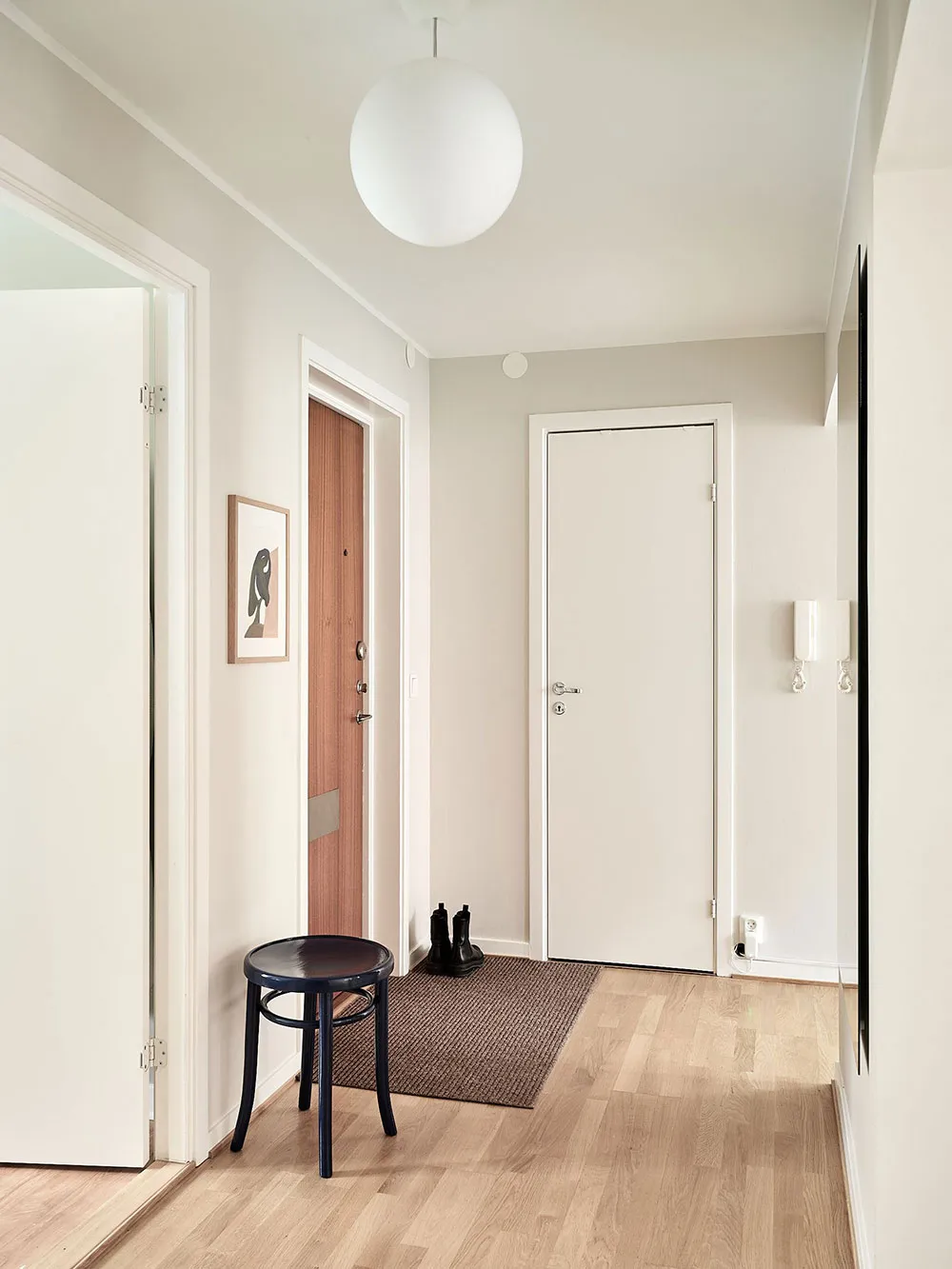 Простий і затишний монохромний інтер'єр у Швеції (59 кв. м) - Gallery image 19