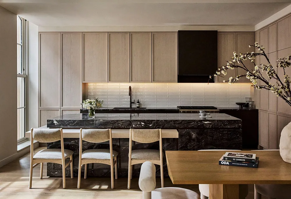 Modny dekor w ciepłych tonach i otwarte przestrzenie: loft w Nowym Jorku - Gallery image 5