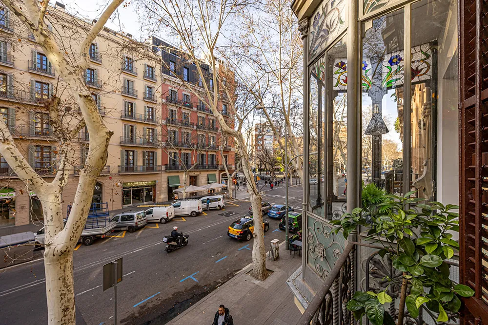 Płytka i inne unikalne detale: słońce w apartamencie w Barcelonie - Gallery image 4