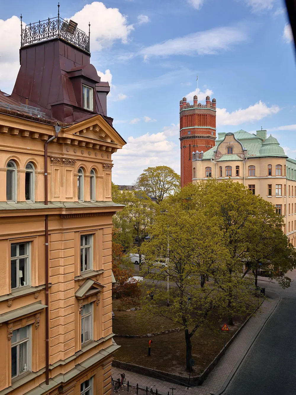 Helle Dachgeschosswohnung in Stockholm mit Schlafzimmer wie in einem Landhaus - Gallery image 3
