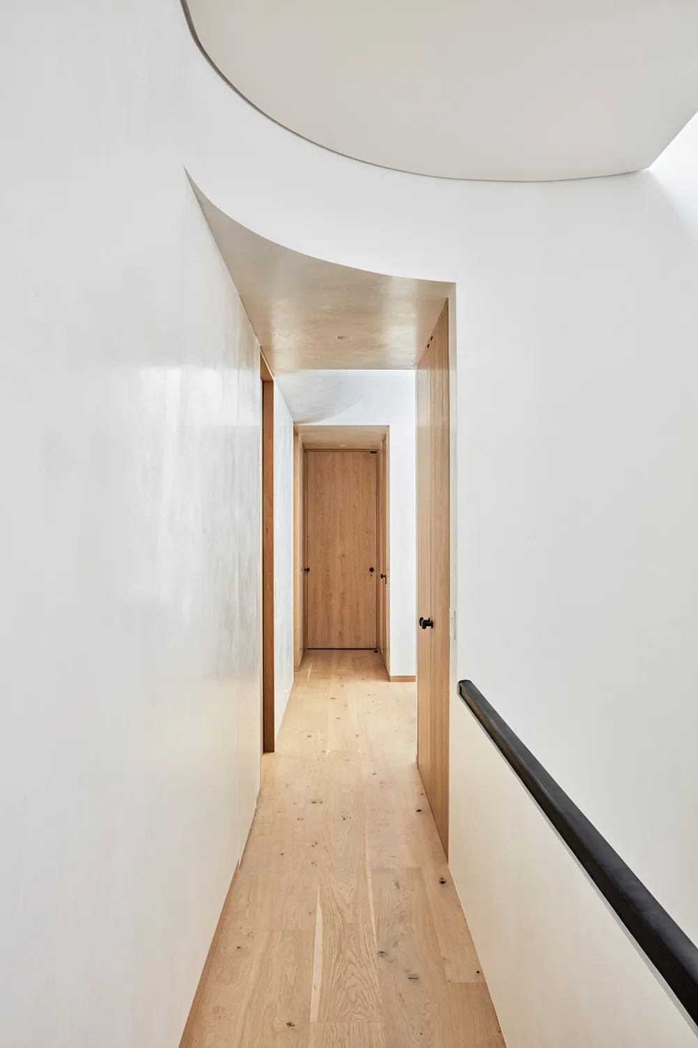 Intérieurs élégants de town-house à murs arrondis à New York - Gallery image 22