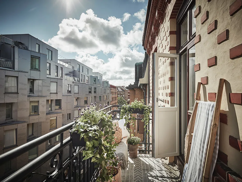 Jasny skandynawski wnętrze z skórzanympfu - Gallery image 4