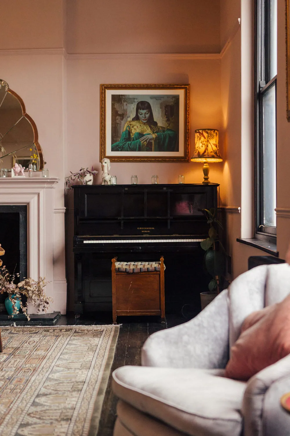 Schönes englisches Haus mit stoffrosa Wohnzimmer - Gallery image 6