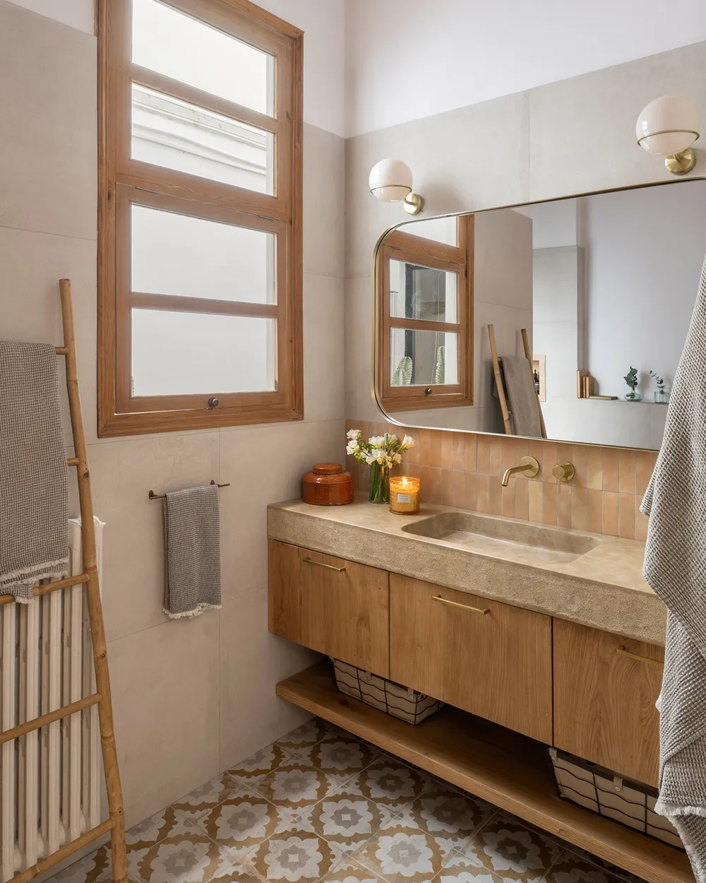 Authentic Spanish apartment in a luxurious modernist house in Barcelona - 21
