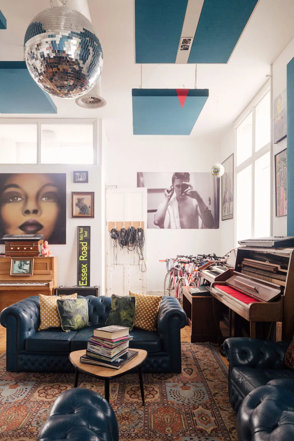 Schönes englisches Haus mit stoffrosa Wohnzimmer - Gallery image 31