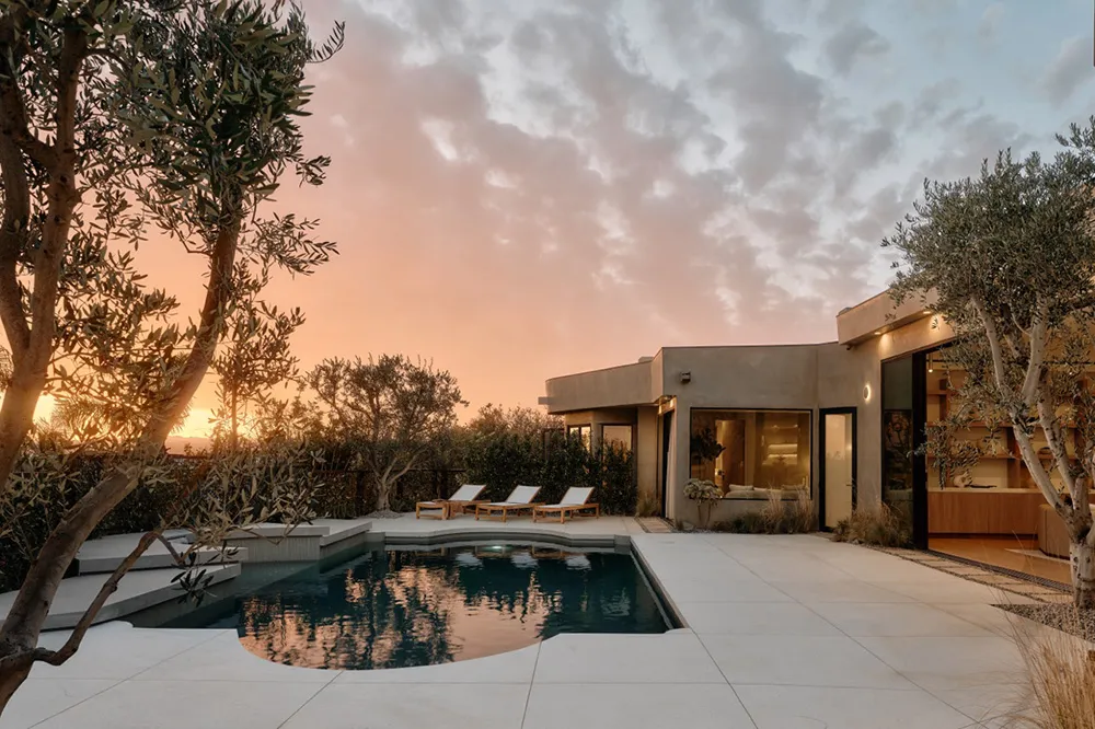 Warm modernes Design einer einstöckigen Villa auf einem Hügel in Kalifornien - Gallery image 19