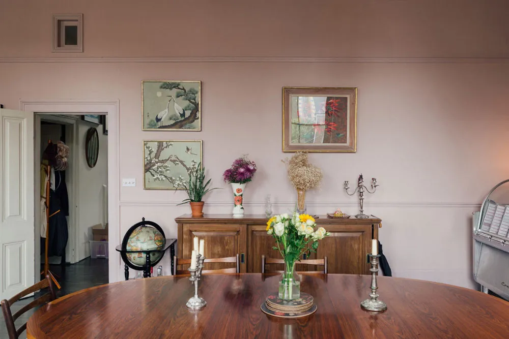 Schönes englisches Haus mit stoffrosa Wohnzimmer - Gallery image 12