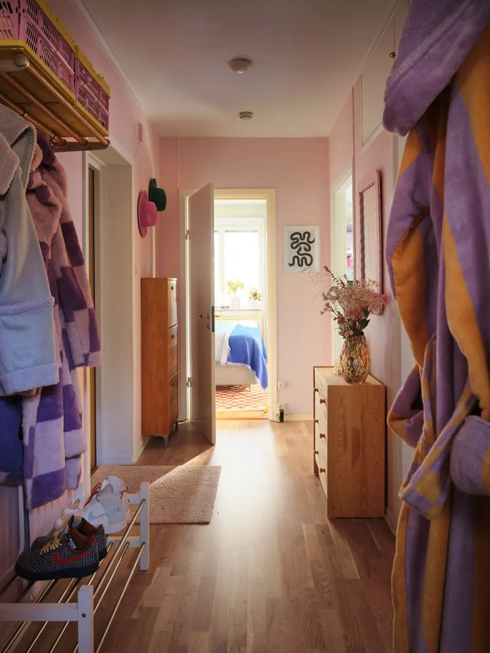 Pastel coloris joyeux dans le design d'une petite appartement scandinave (54 m²) - Gallery image 15