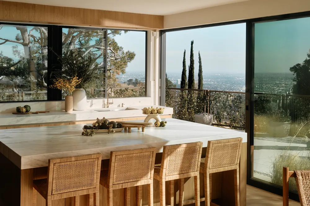 Warm modernes Design einer einstöckigen Villa auf einem Hügel in Kalifornien - Gallery image 6