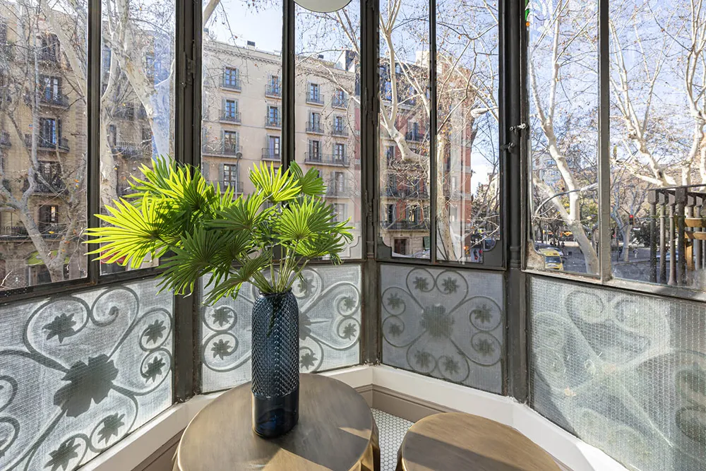 Płytka i inne unikalne detale: słońce w apartamencie w Barcelonie - Gallery image 3