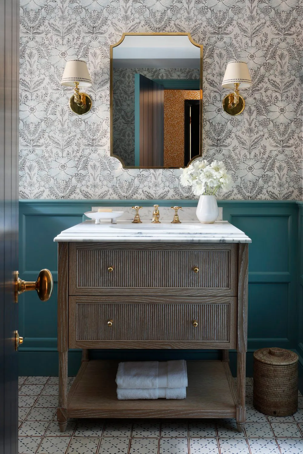 Vibrant Paints and Prints Bring New Life to This Historic Cottage in England - Gallery image 16