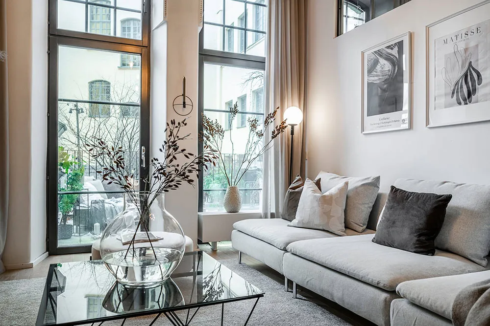 Altos techos y terraza: única vivienda en antiguo edificio de fábrica en Estocolmo - Gallery image 4