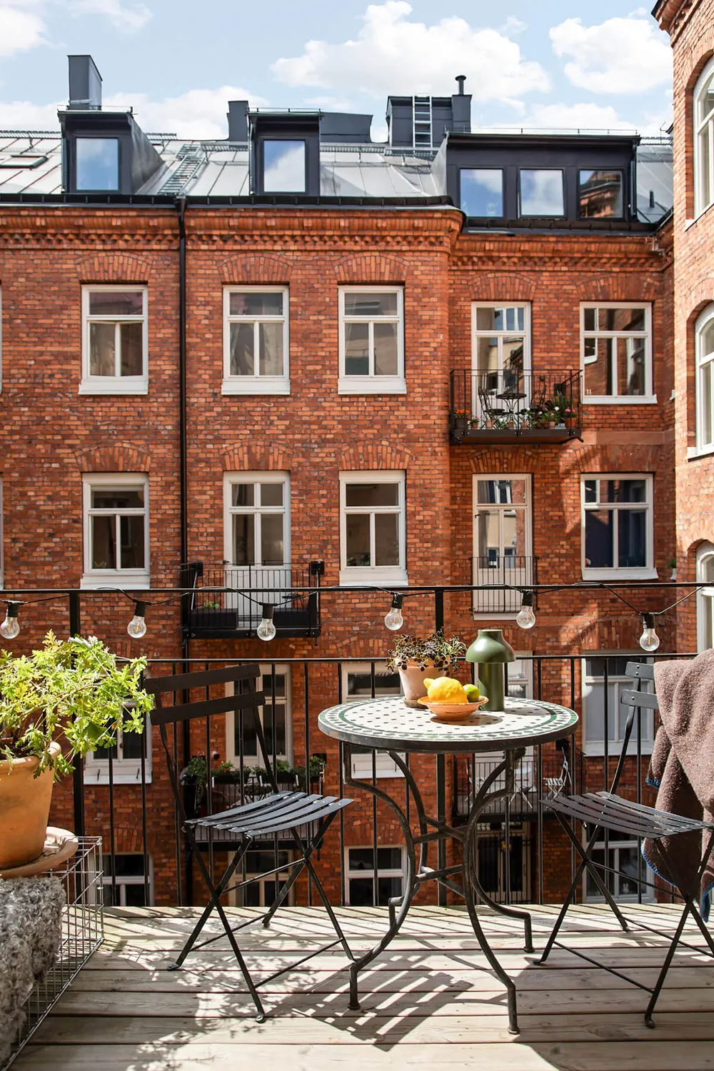 Mały apartament muzyka w Stokholmie z szarymi ścianami i przegrodą (33 m²) - 5