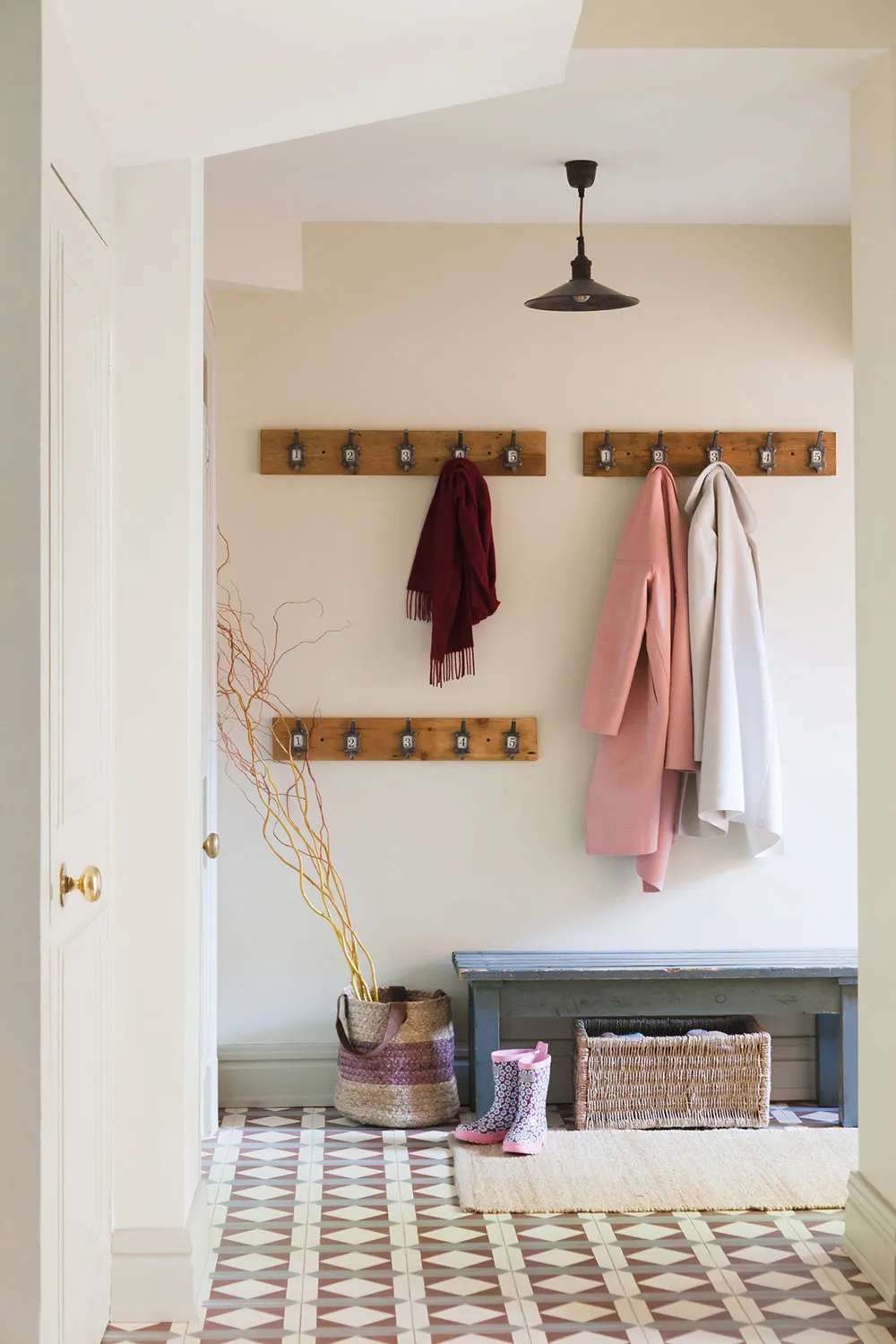 लंदन में सौंदर्यपूर्ण अंग्रेजी क्लासिक, जिसमें हल्के पेस्टल रंगों का उपयोग किया गया है। - Gallery image 29