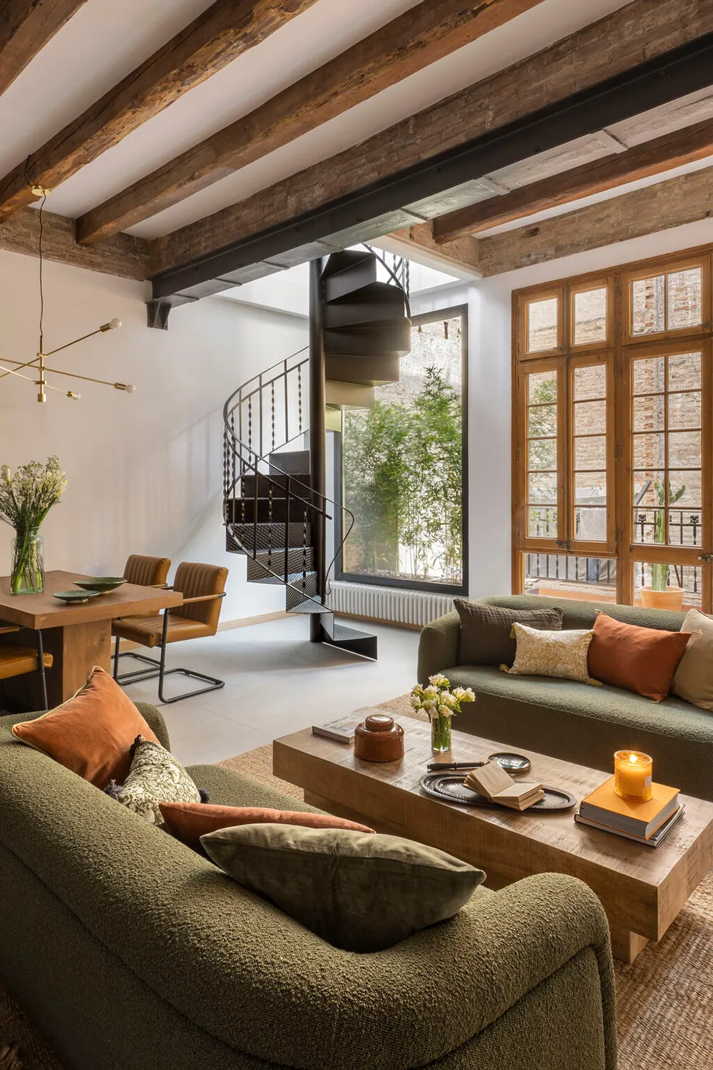 Authentic Spanish apartment in a luxurious modernist house in Barcelona - 2