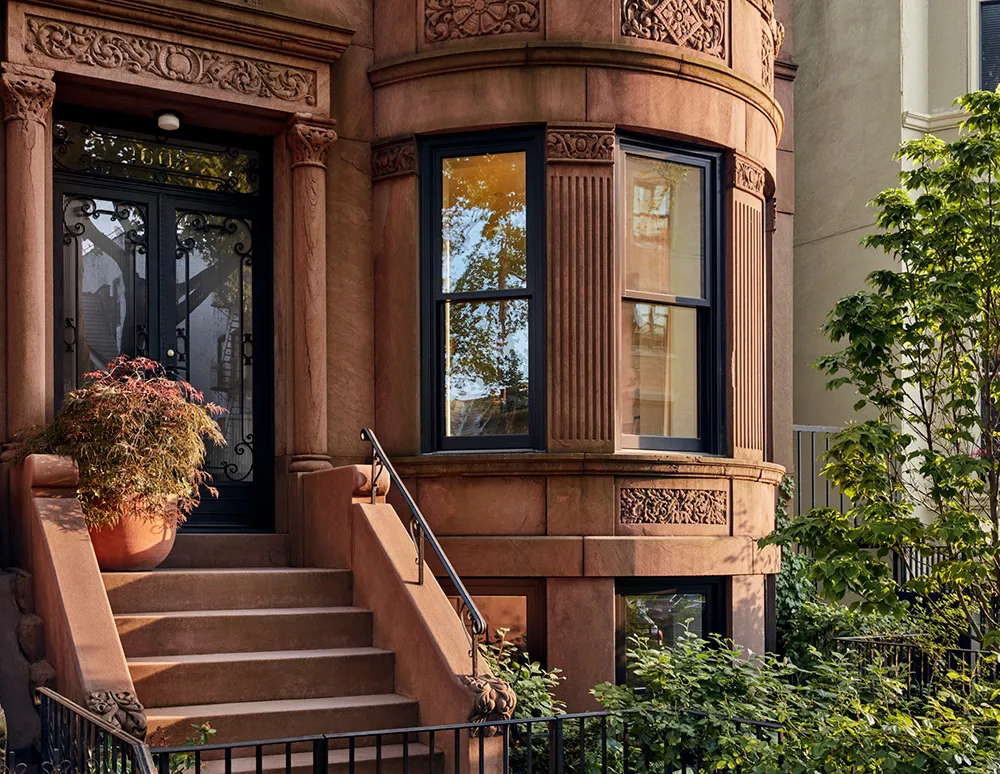 Intérieurs élégants de town-house à murs arrondis à New York - Gallery image 1