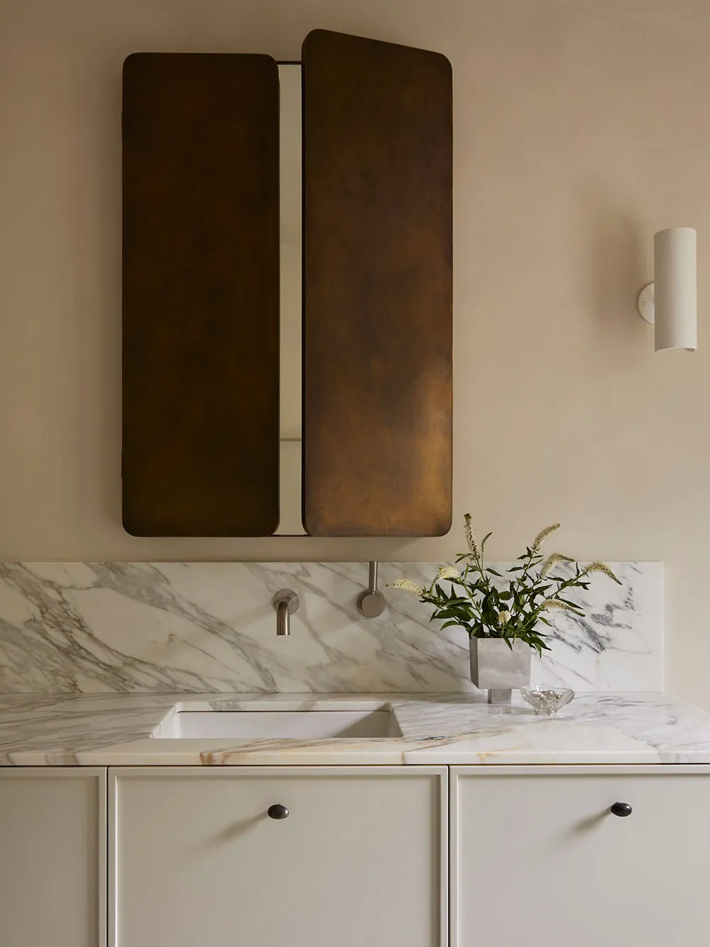 Ligereza y calor en el interior de un cottage de playa diseñado en Melbourne - Gallery image 13