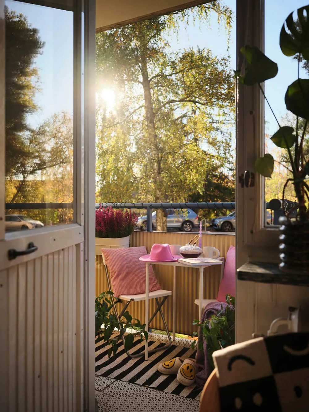 Pastel coloris joyeux dans le design d'une petite appartement scandinave (54 m²) - Gallery image 1