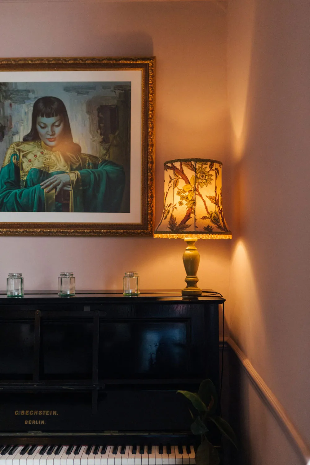 Schönes englisches Haus mit stoffrosa Wohnzimmer - Gallery image 8