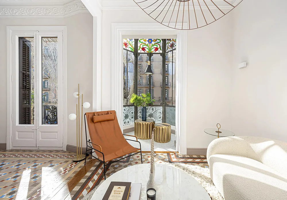 Płytka i inne unikalne detale: słońce w apartamencie w Barcelonie - Gallery image 11