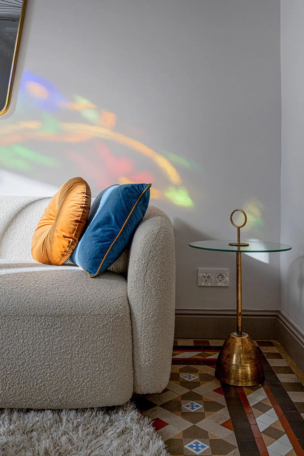 Płytka i inne unikalne detale: słońce w apartamencie w Barcelonie - Gallery image 12