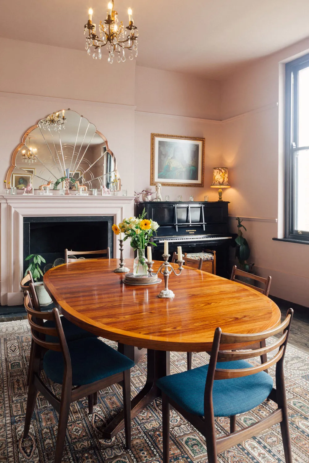 Schönes englisches Haus mit stoffrosa Wohnzimmer - Gallery image 11