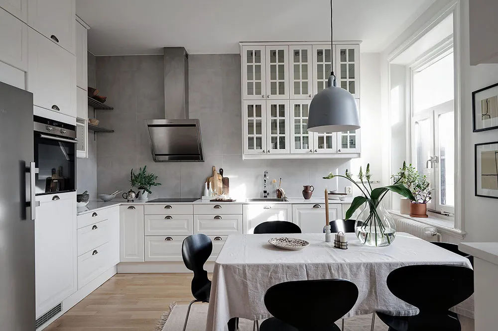 Grüne Herd und warme Akzente: verfeinertes Interior einer Wohnung in Göteborg (94 qm) - Gallery image 15