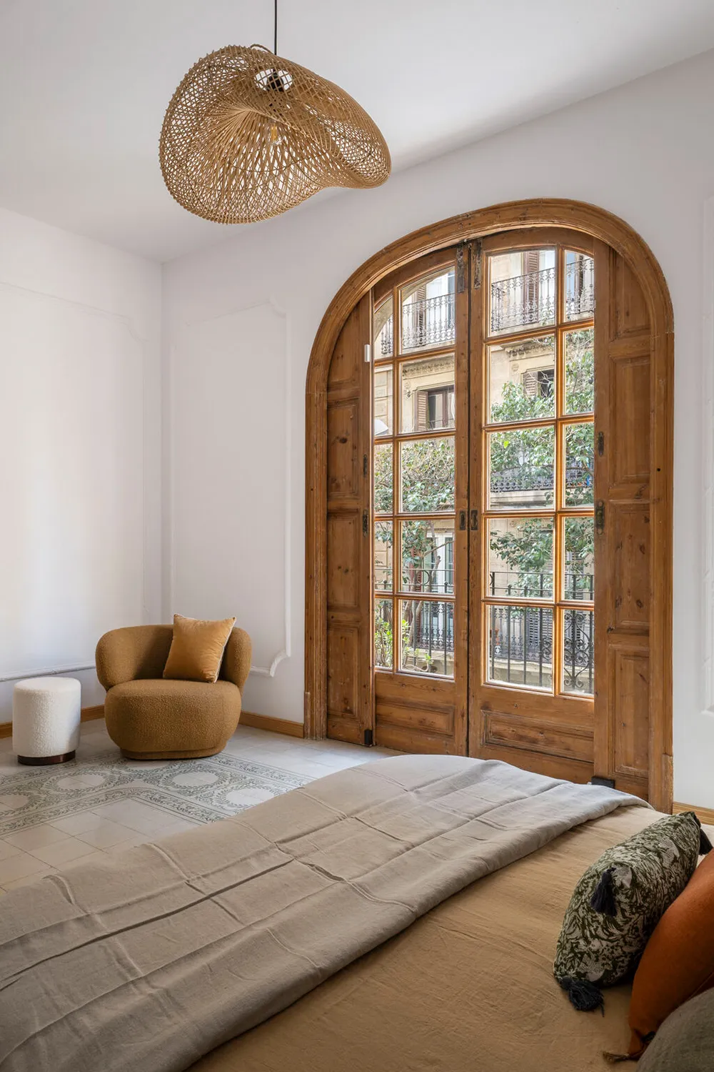 Authentic Spanish apartment in a luxurious modernist house in Barcelona - 24