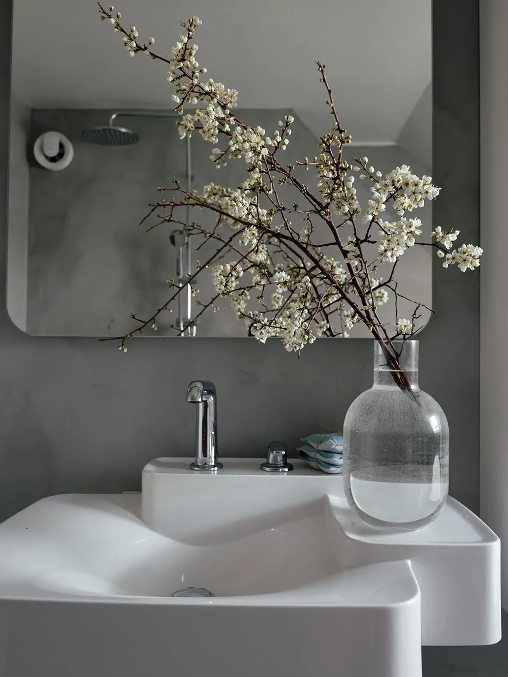 Helle Dachgeschosswohnung in Stockholm mit Schlafzimmer wie in einem Landhaus - Gallery image 14