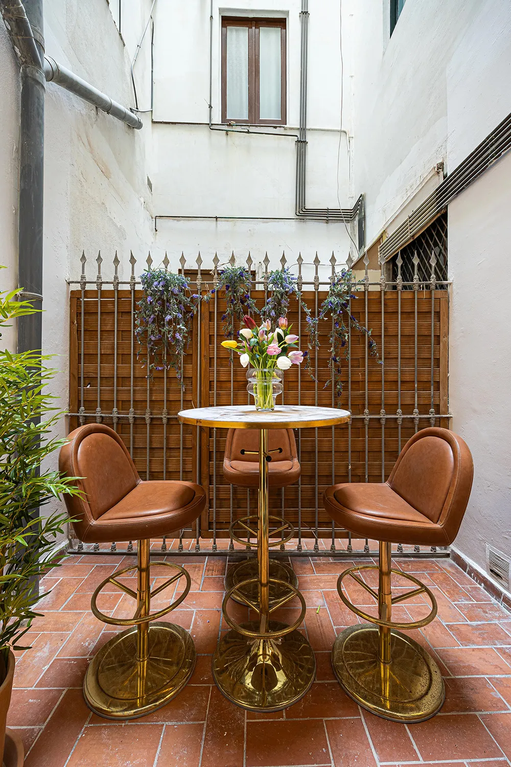 Płytka i inne unikalne detale: słońce w apartamencie w Barcelonie - Gallery image 16