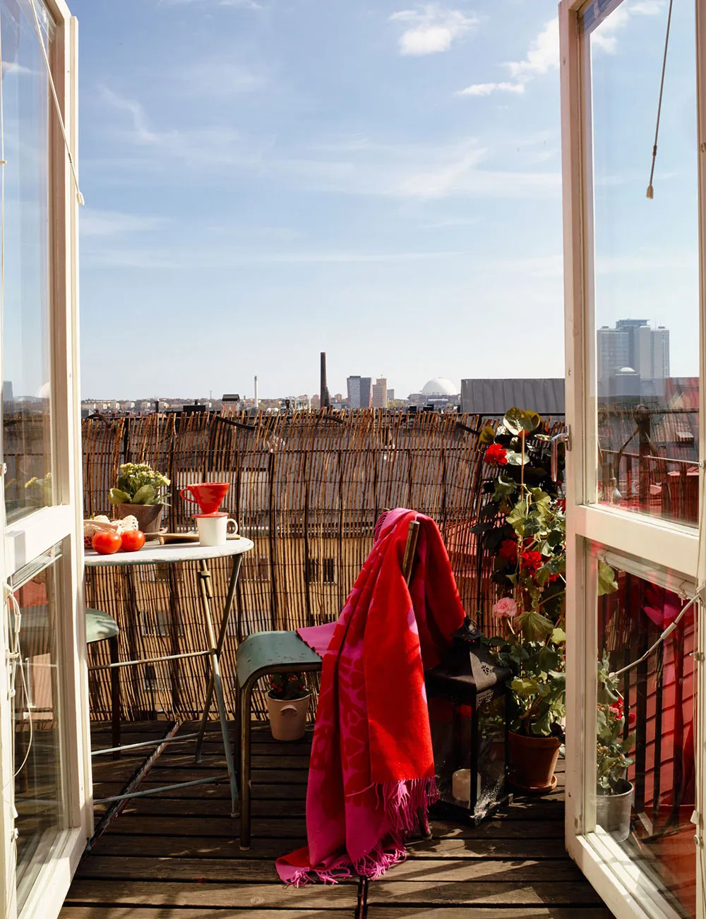 Helle Dachgeschosswohnung in Stockholm mit Schlafzimmer wie in einem Landhaus - Gallery image 6