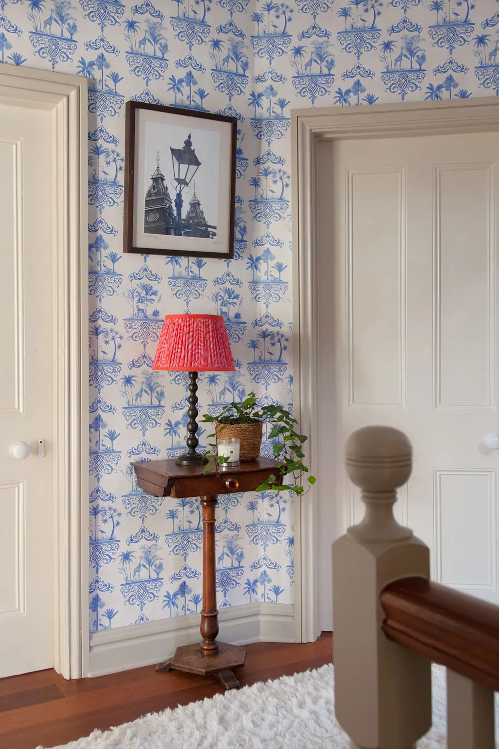 लंदन में सौंदर्यपूर्ण अंग्रेजी क्लासिक, जिसमें हल्के पेस्टल रंगों का उपयोग किया गया है। - Gallery image 31