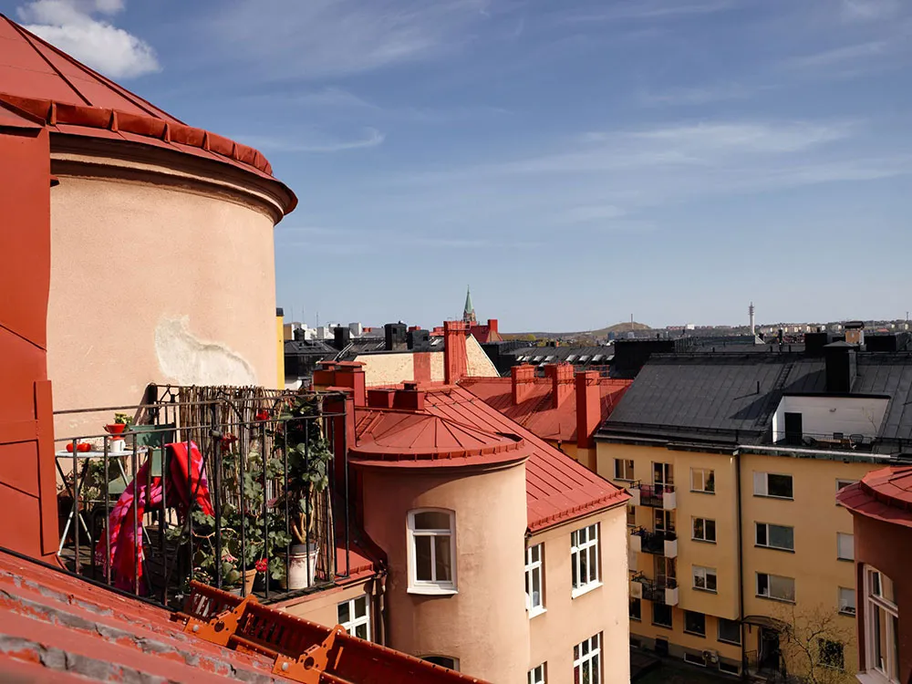 Helle Dachgeschosswohnung in Stockholm mit Schlafzimmer wie in einem Landhaus - Gallery image 7